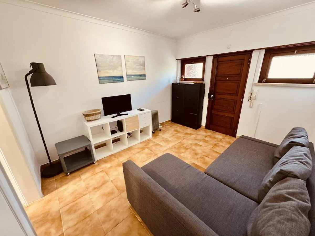 The Crow Seaside I Apartment Parede