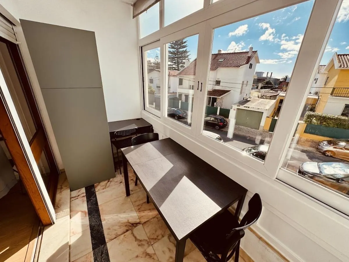 The Crow Seaside I Apartment Parede
