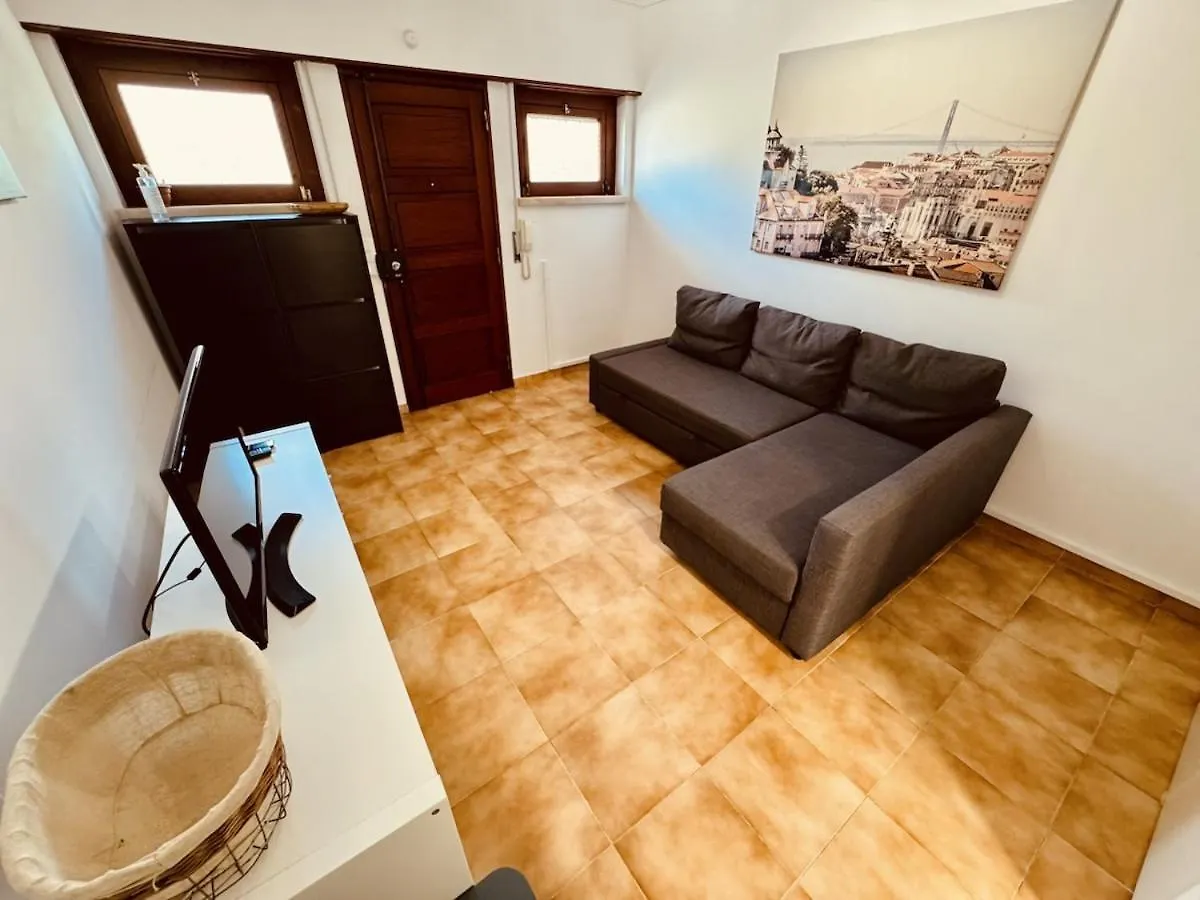 The Crow Seaside I Apartment Parede